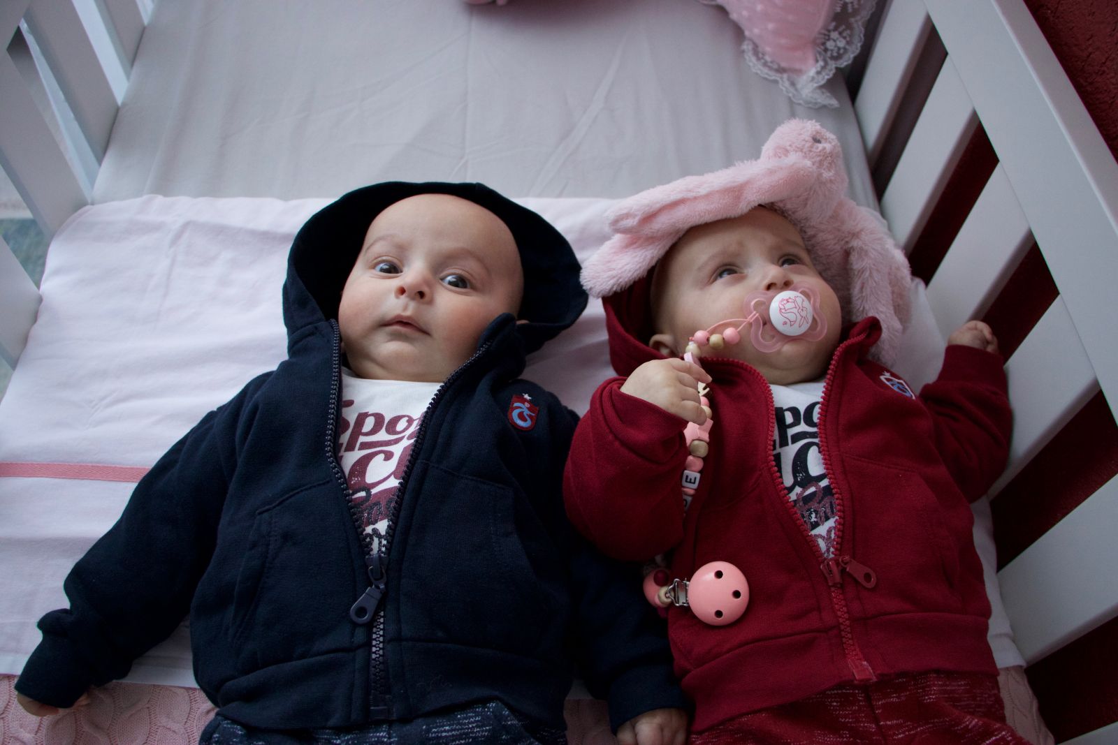 Fanatik Trabzonsporlu gurbetçi, ikizlerine 'Bordo' ve 'Mavi' adını verdi